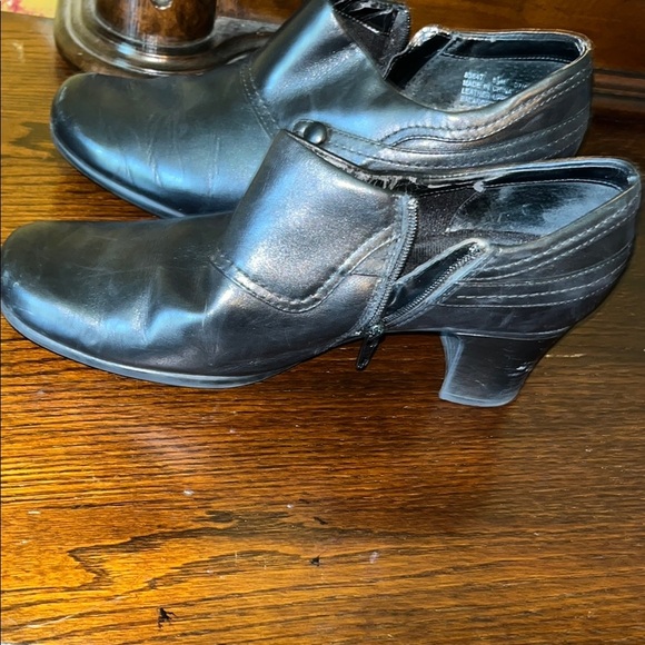 Clarks Black Leather Loafers - Picture 10 of 11